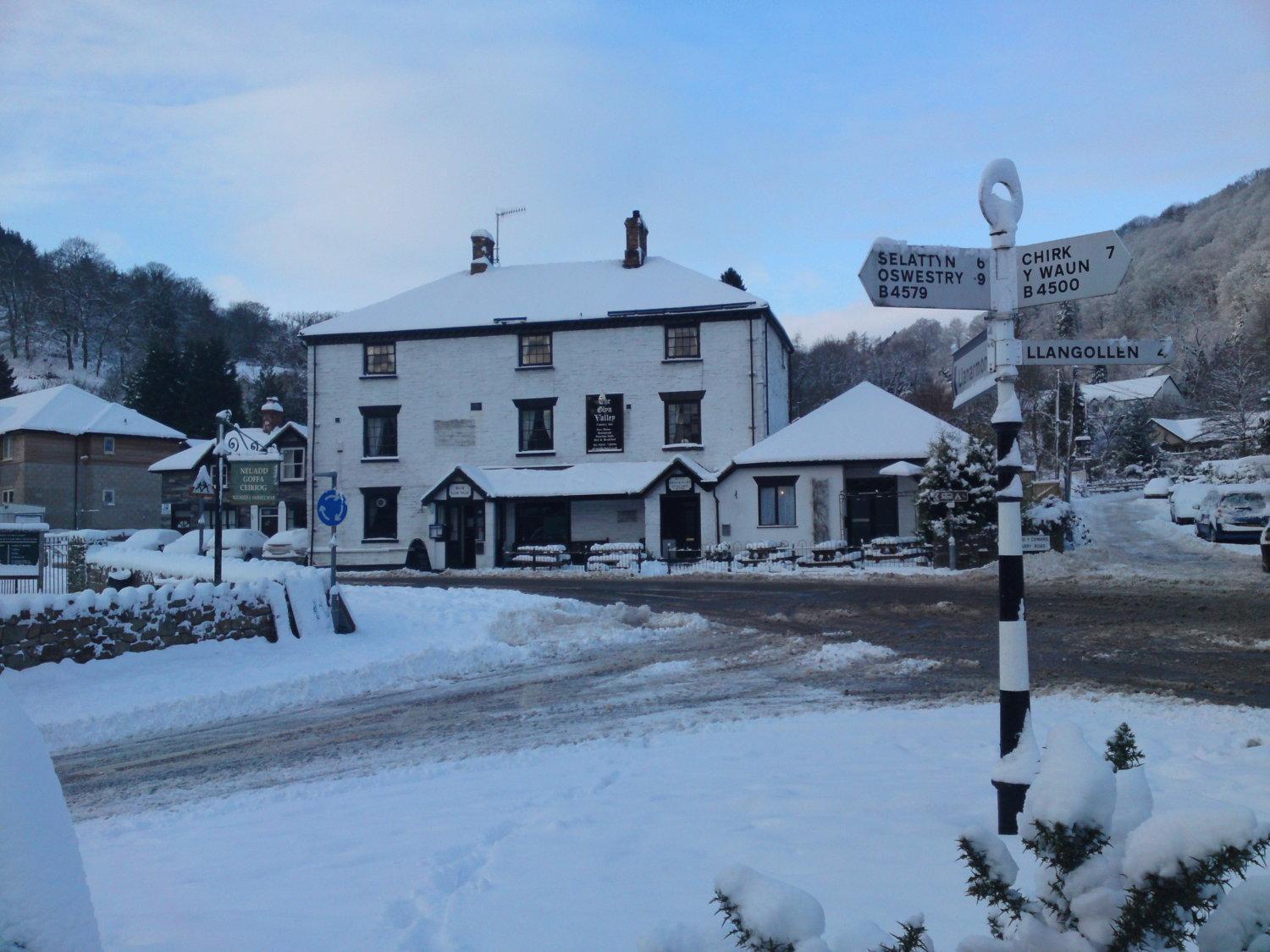 Oyo Glyn Valley Hotel Llansantffraid Llansantffraid Glyn Ceiriog Exterior photo